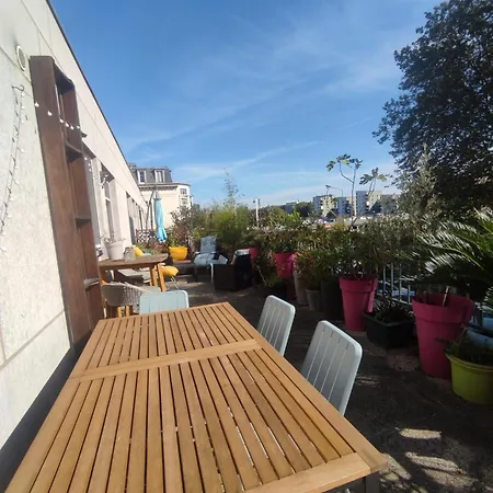 On A Island Apartment L'Ile-Saint-Denis