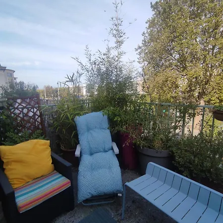 On A Island Apartment L'Ile-Saint-Denis
